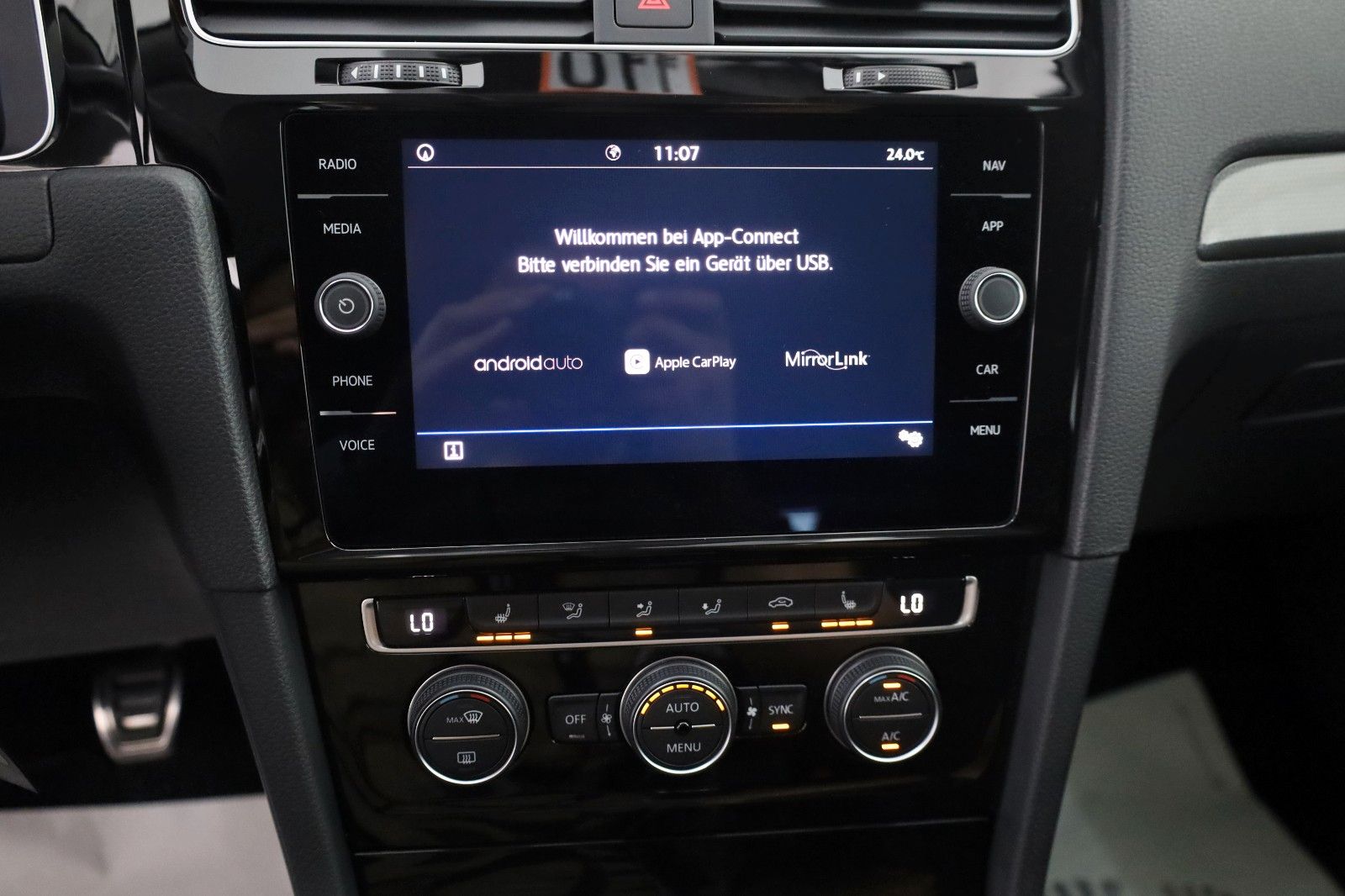 Fahrzeugabbildung Volkswagen Golf VII Lim. Join R-line, Navi,SH,ACC, SR+WR