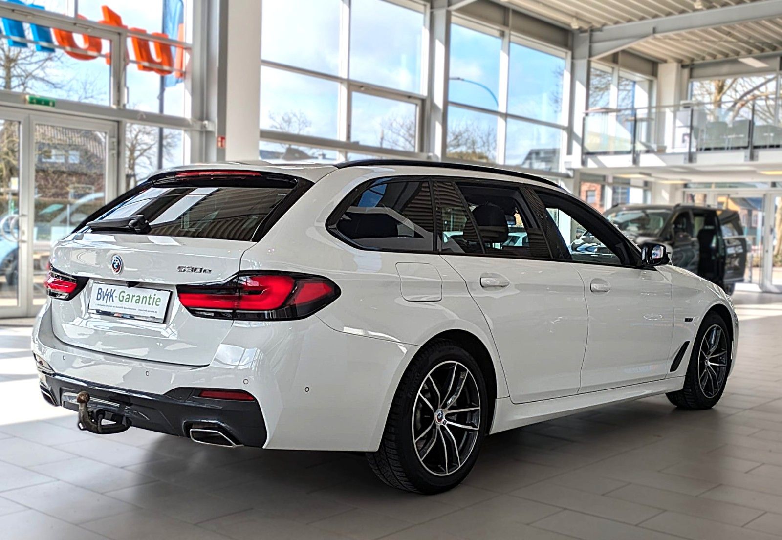 Fahrzeugabbildung BMW 530e M SPORT VIRTUAL HUD NAVI LASER LEDER AHK