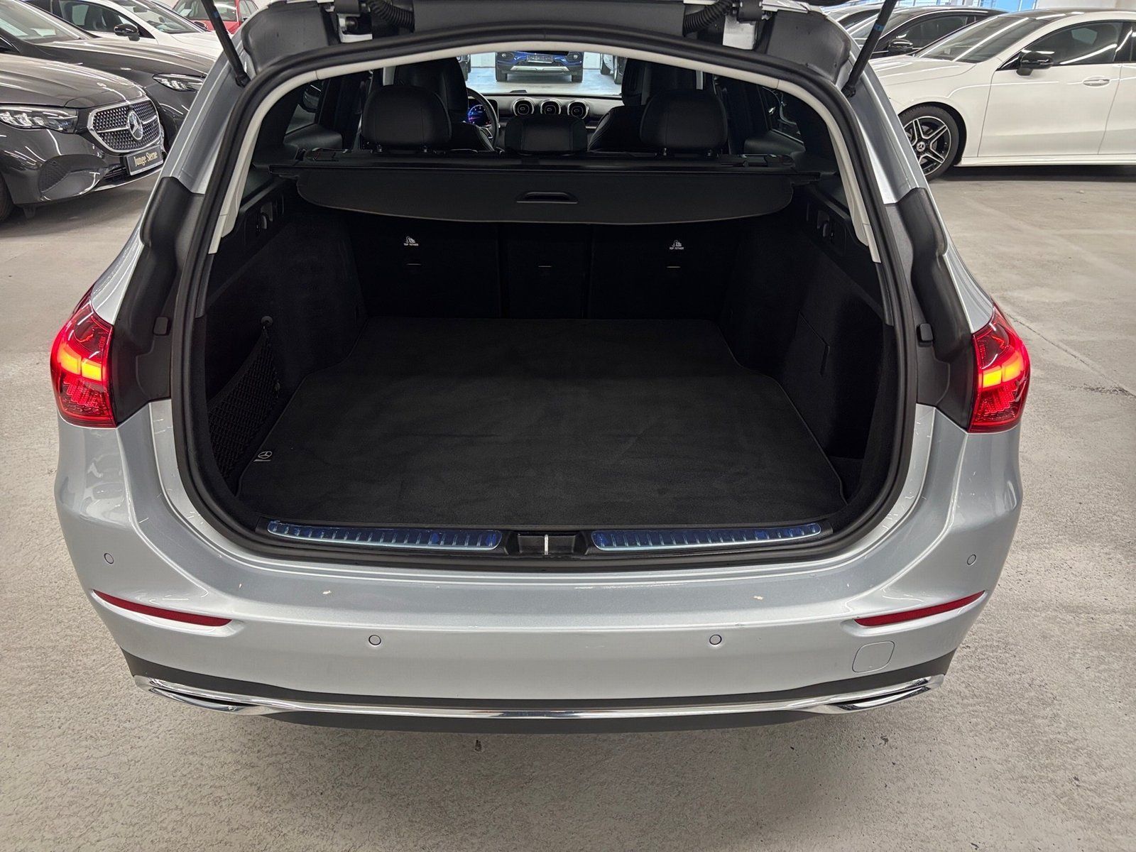 Fahrzeugabbildung Mercedes-Benz C 180 T Avantgarde *AHK*Totwinkel*LED*Easy-Pack*