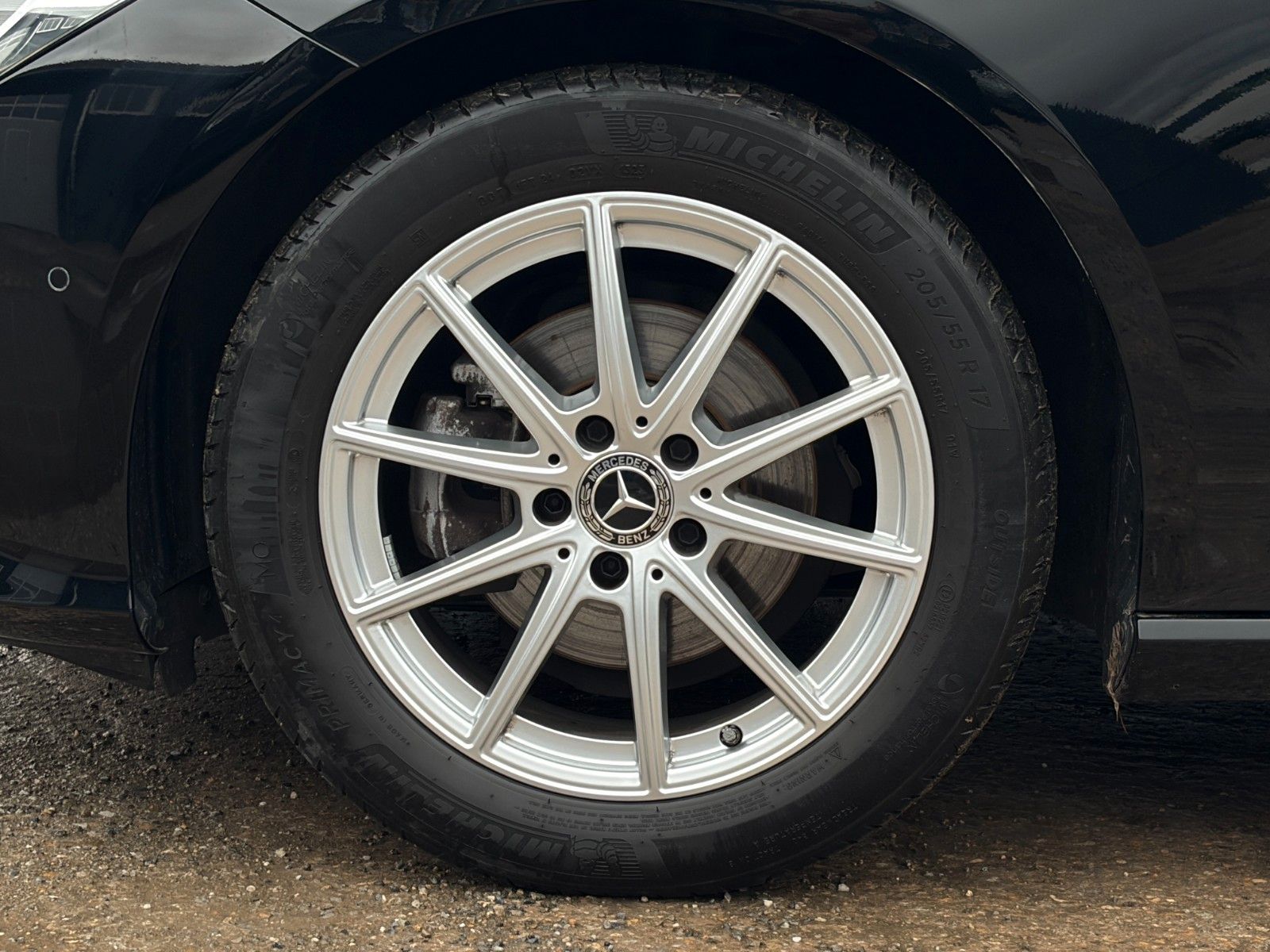 Fahrzeugabbildung Mercedes-Benz CLA 180 SB SHZ LKA TEMP MBUX Navi Wifi CarPlay