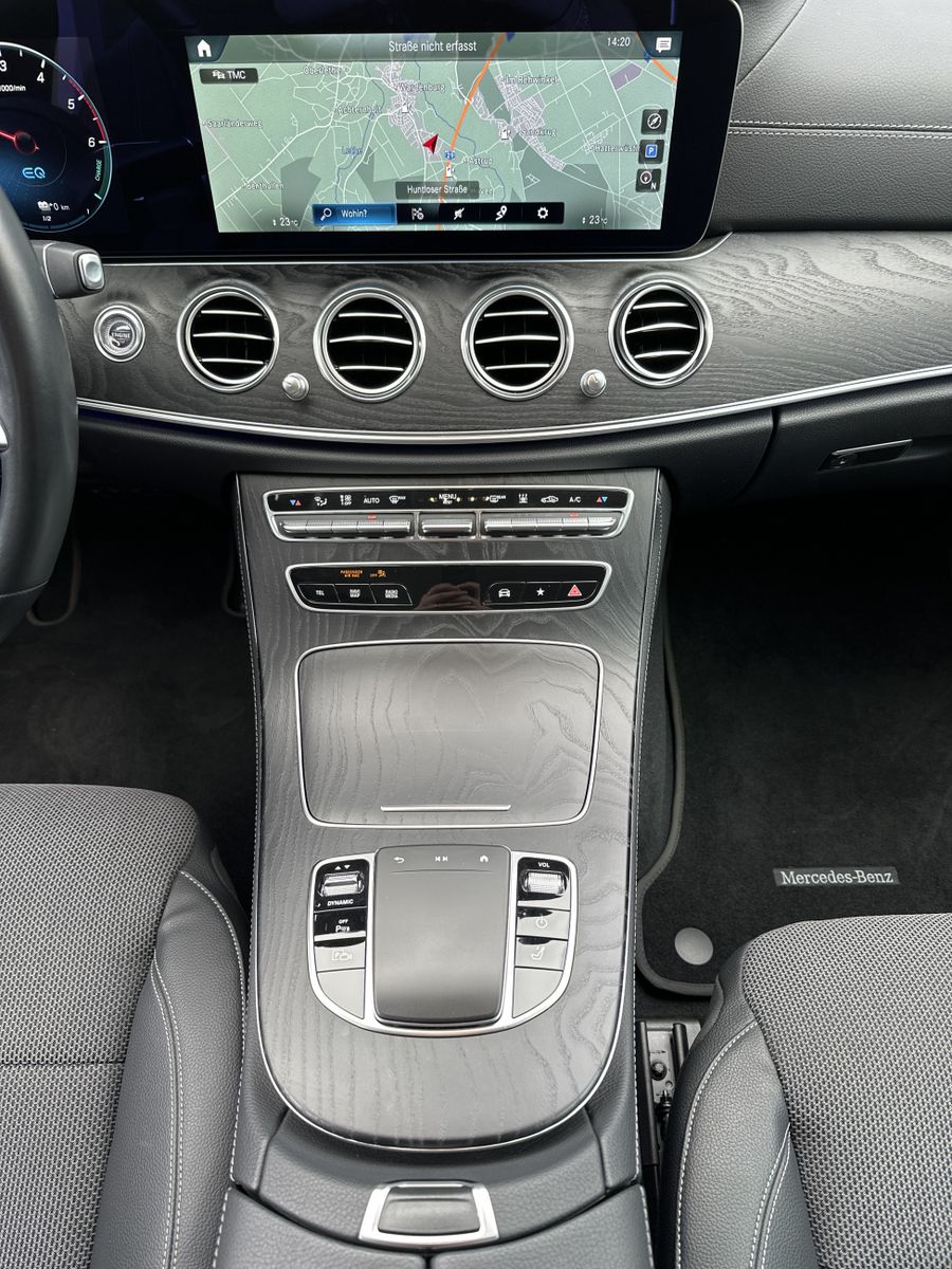 Fahrzeugabbildung Mercedes-Benz E 300de T 4M Avantgarde NAV+LED+AHK+WIDE+360°+PP
