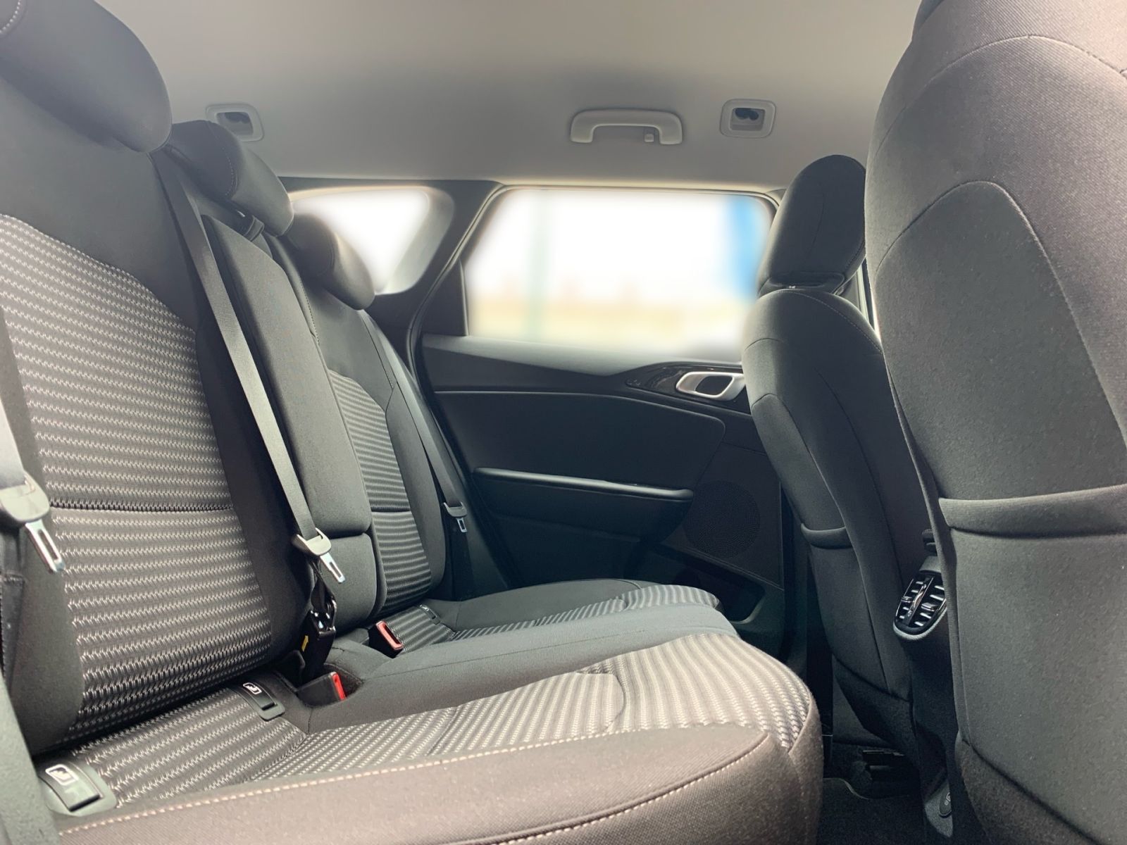 Fahrzeugabbildung Kia Ceed 1.5 7-DCT T-GDI Spirit Navi Allwetter