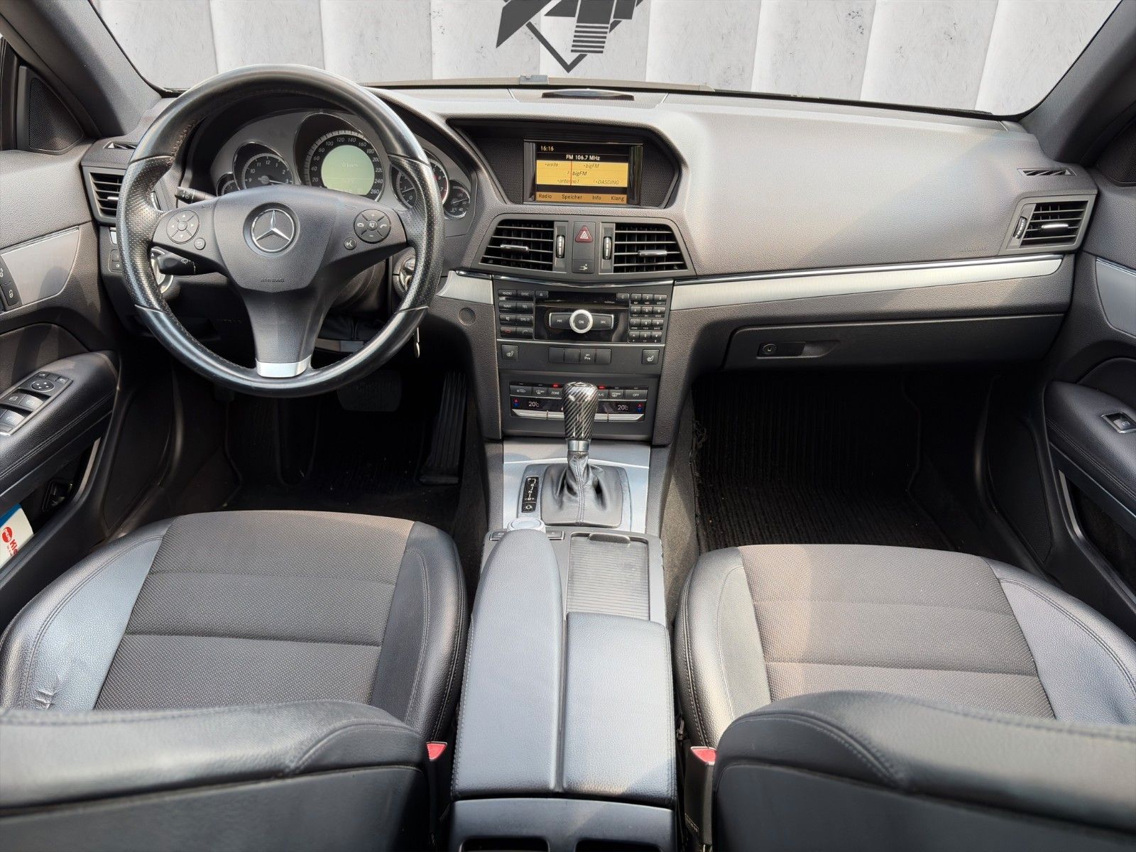 Fahrzeugabbildung Mercedes-Benz E 200 E Coupe CGI BlueEfficiency