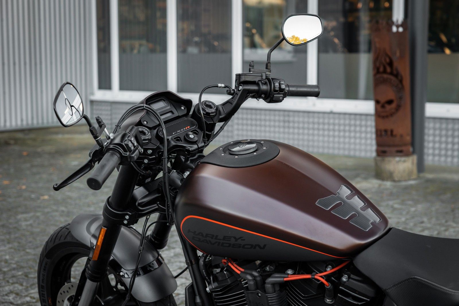 Fahrzeugabbildung Harley-Davidson FXDR 114 CUI - KESSTECH - SEITLICHER KZH