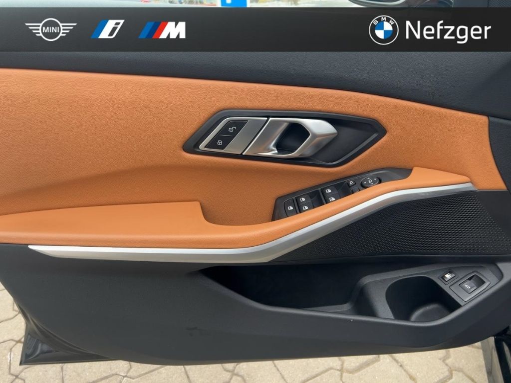 BMW 320 e xDrive Touring Navi Pano HiFi RFK Sportsit foto 15