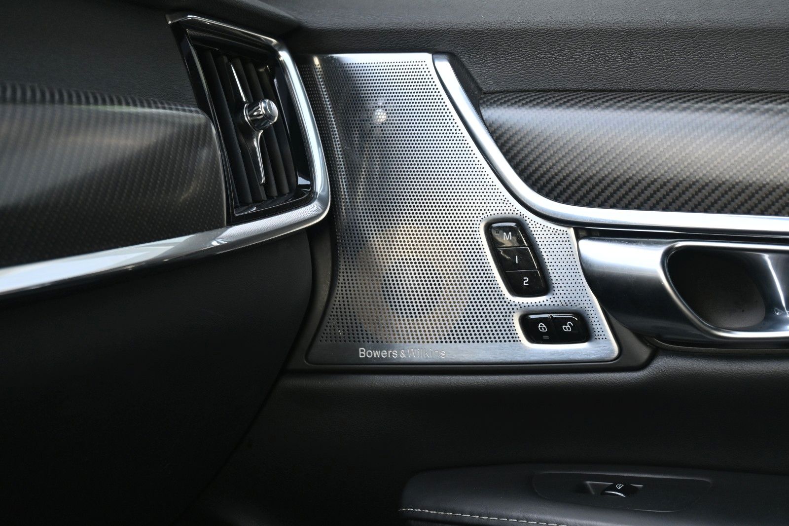 Fahrzeugabbildung Volvo S90 Lim.R-Design Plug-In Hyb. AWD*B&W*LUFT*MASS*
