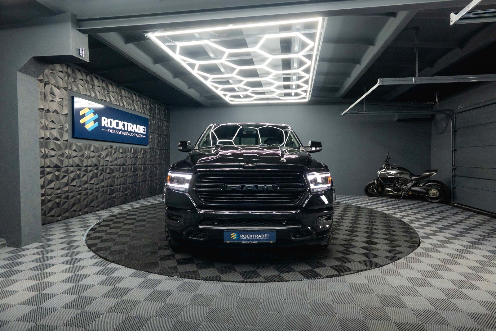 Fahrzeugabbildung Dodge RAM 5.7 V8 HEMI 4x4 OFFROAD BLACK EDITION *19%