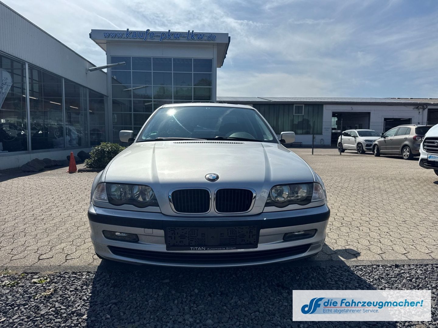 Fahrzeugabbildung BMW 318 i Klimaautom SD PDC Alu Sportfahrwerk Multif