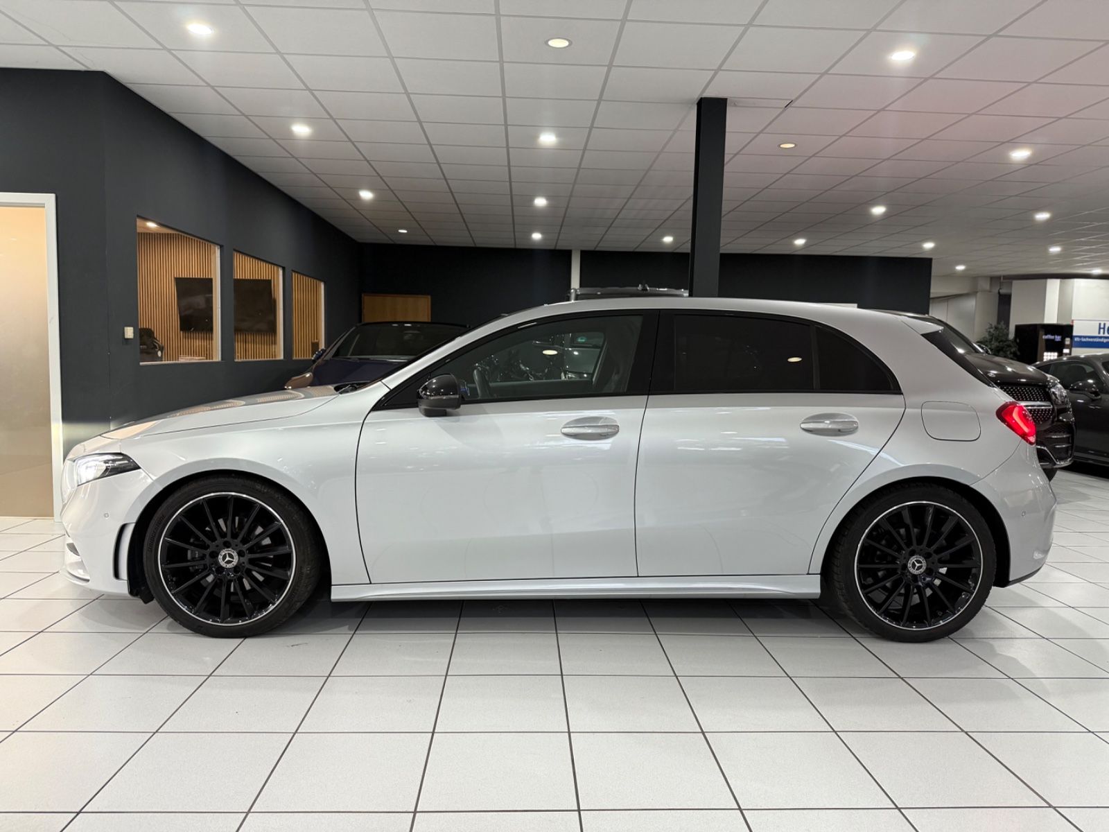 Mercedes-Benz A 200d AMG PANO MEMORY HEADUP MBEAM KEYLESS foto 2
