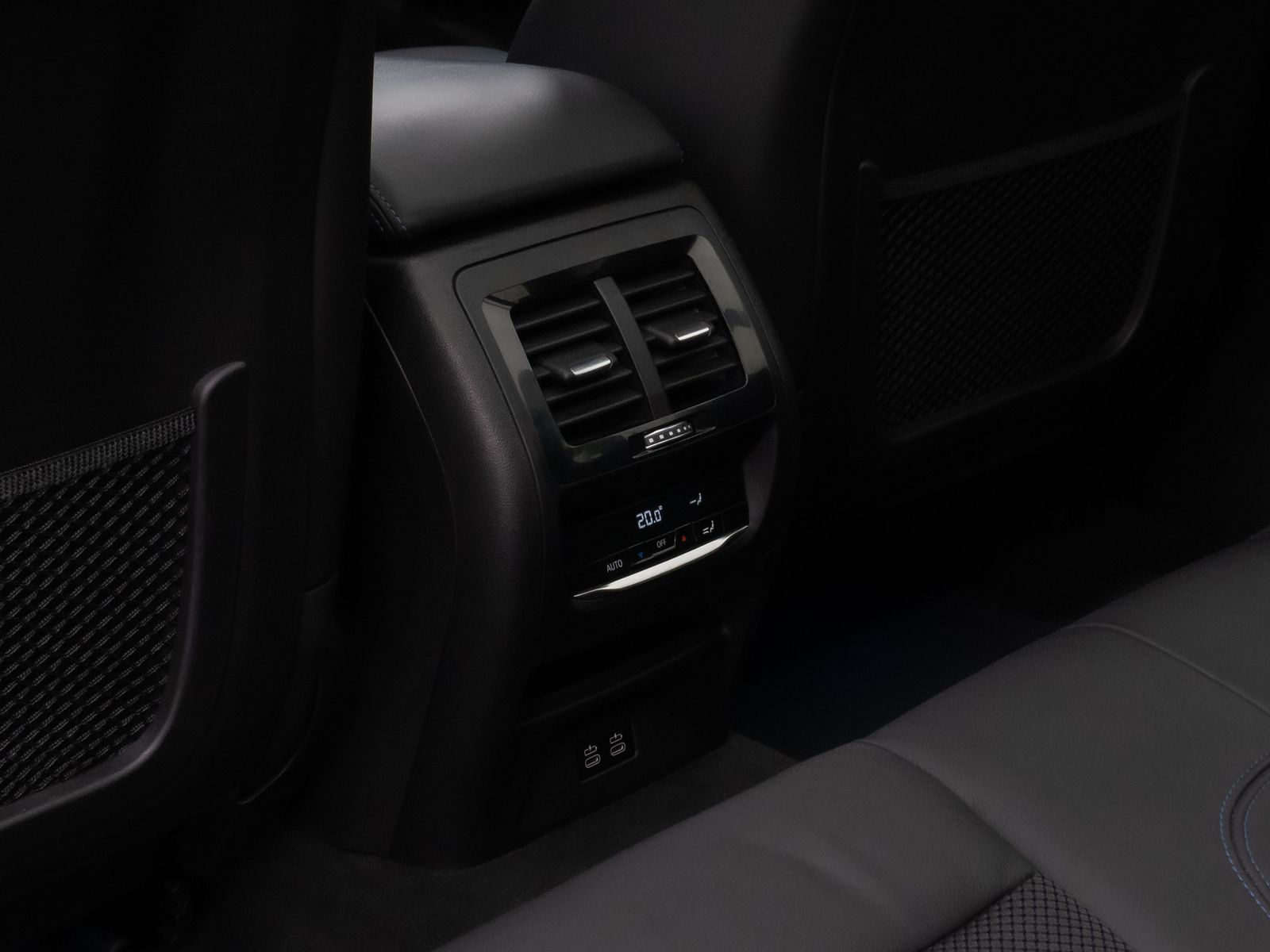 Fahrzeugabbildung BMW X3 xD30e M Sport Panorama 360°HUD DAB HiFi 20Zl