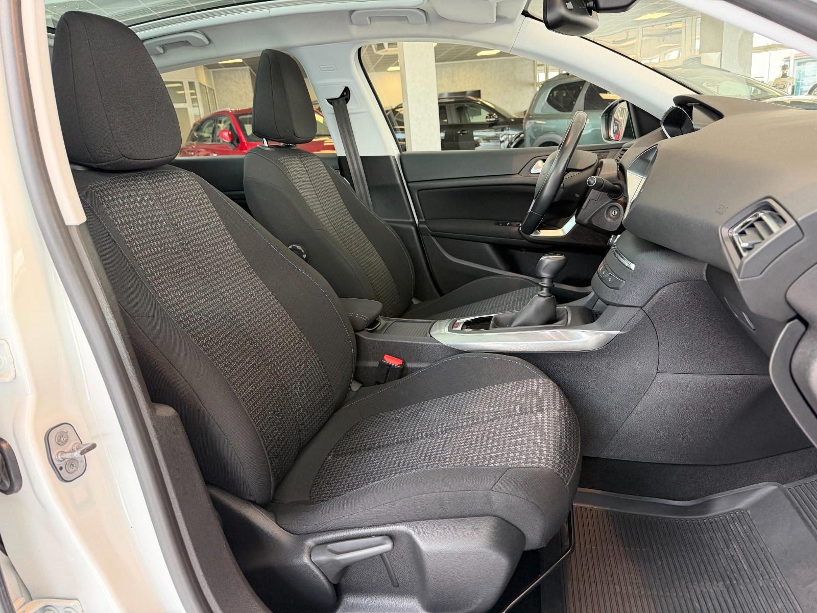 Peugeot 308 Style 1.2 Kamera Panorama Sitzheizung