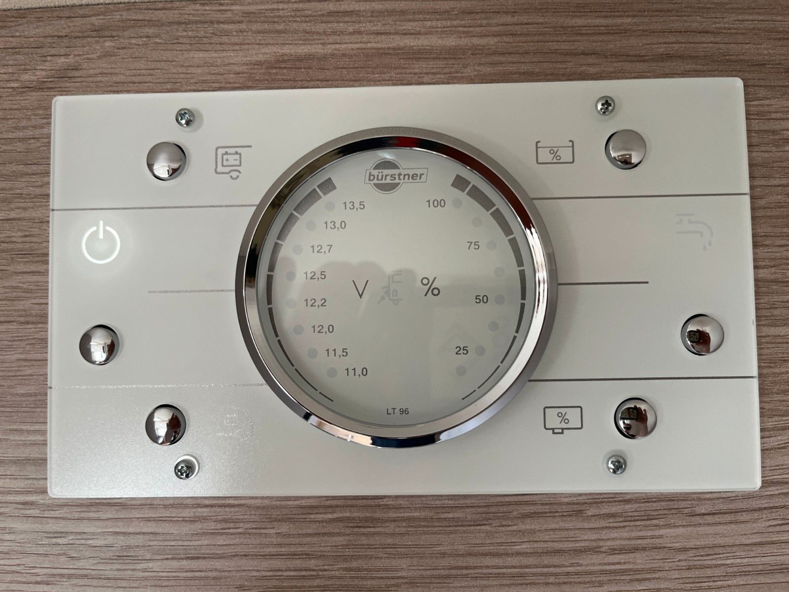 Fahrzeugabbildung Bürstner Lineo T 700 155PS*Autom.*Xenon*Winter*Sat*TV*Nav