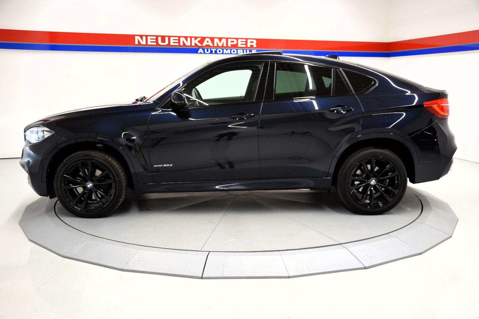 Fahrzeugabbildung BMW X6 xDrive 30d M Sport Pano Sitzlüft ACC HuD h/k