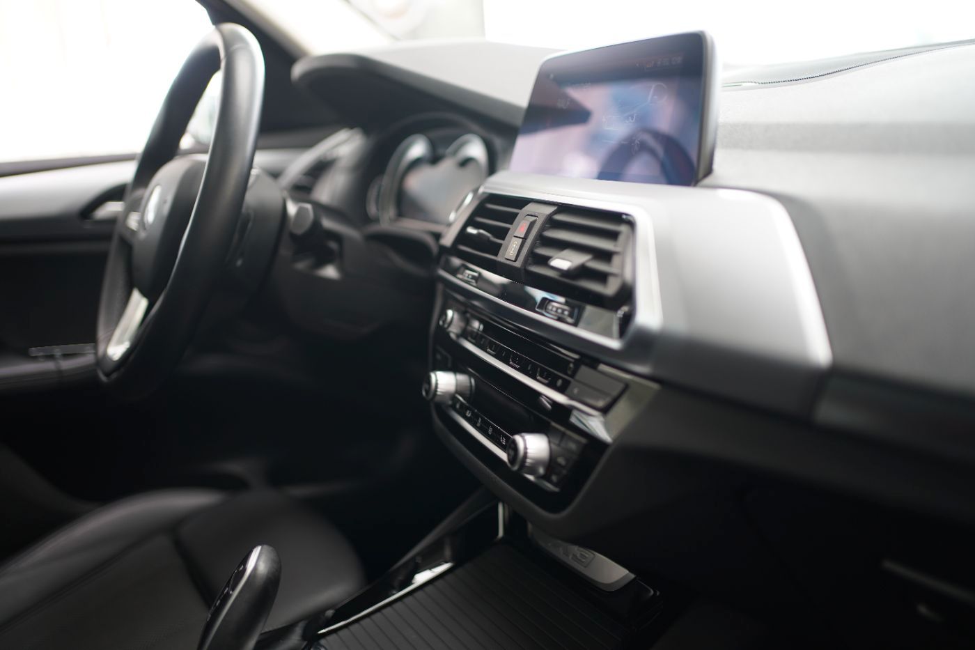 Fahrzeugabbildung BMW X3 xDrive 20d Advantage +Glasdach+HeadUp+HiFi+PD