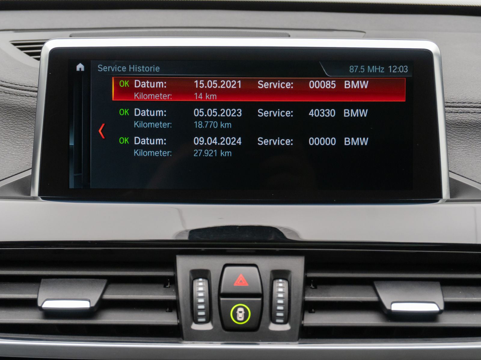 Fahrzeugabbildung BMW X1 xD20i Sport Line Panorama Parkassist DAB HiFi