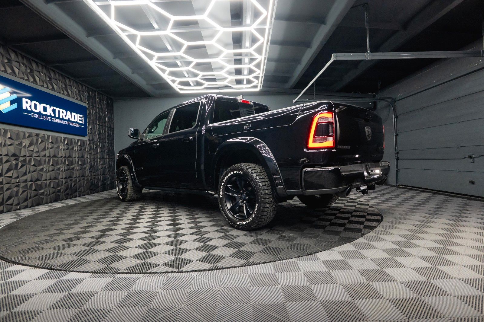 Fahrzeugabbildung Dodge RAM 5.7 V8 HEMI 4x4 LARAMIE RamBox Airmatic 19%