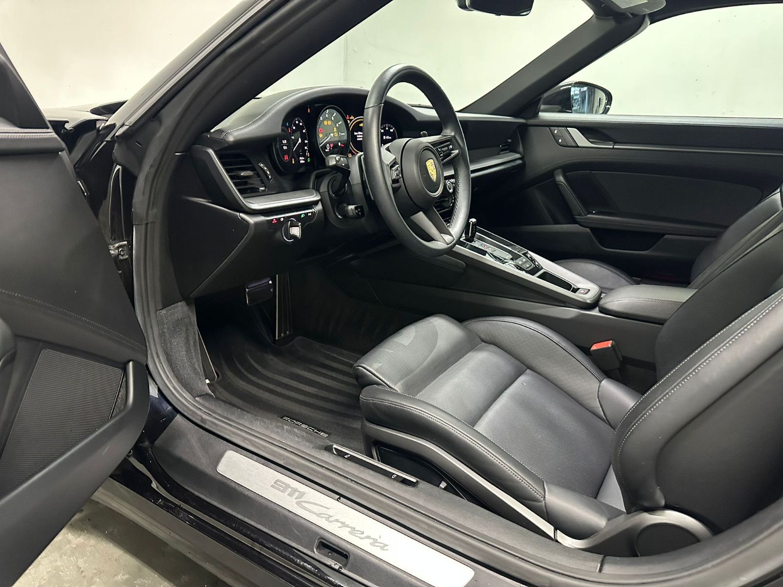 Fahrzeugabbildung Porsche 992 Carrera Cabriolet *SPORT-CHRONO*