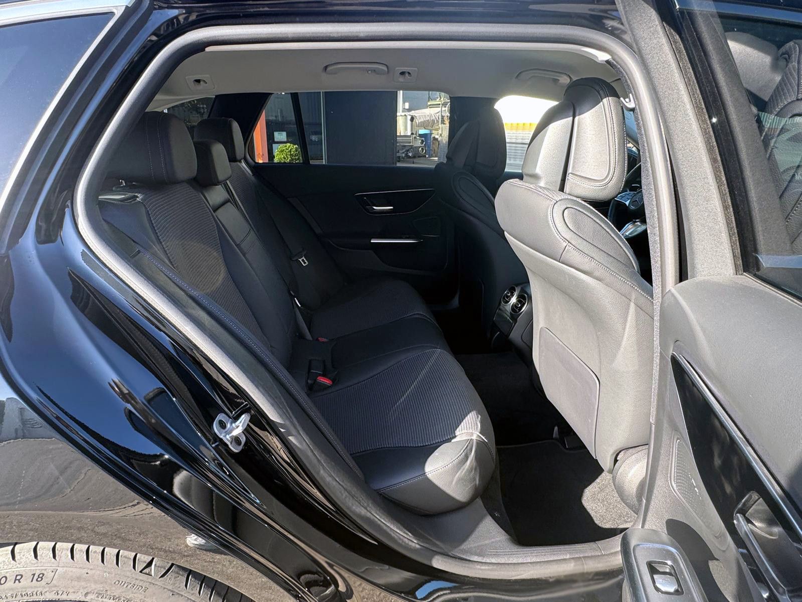 Fahrzeugabbildung Mercedes-Benz C200d T-Modell Avantgarde ACC KAM AHK SHZ LED