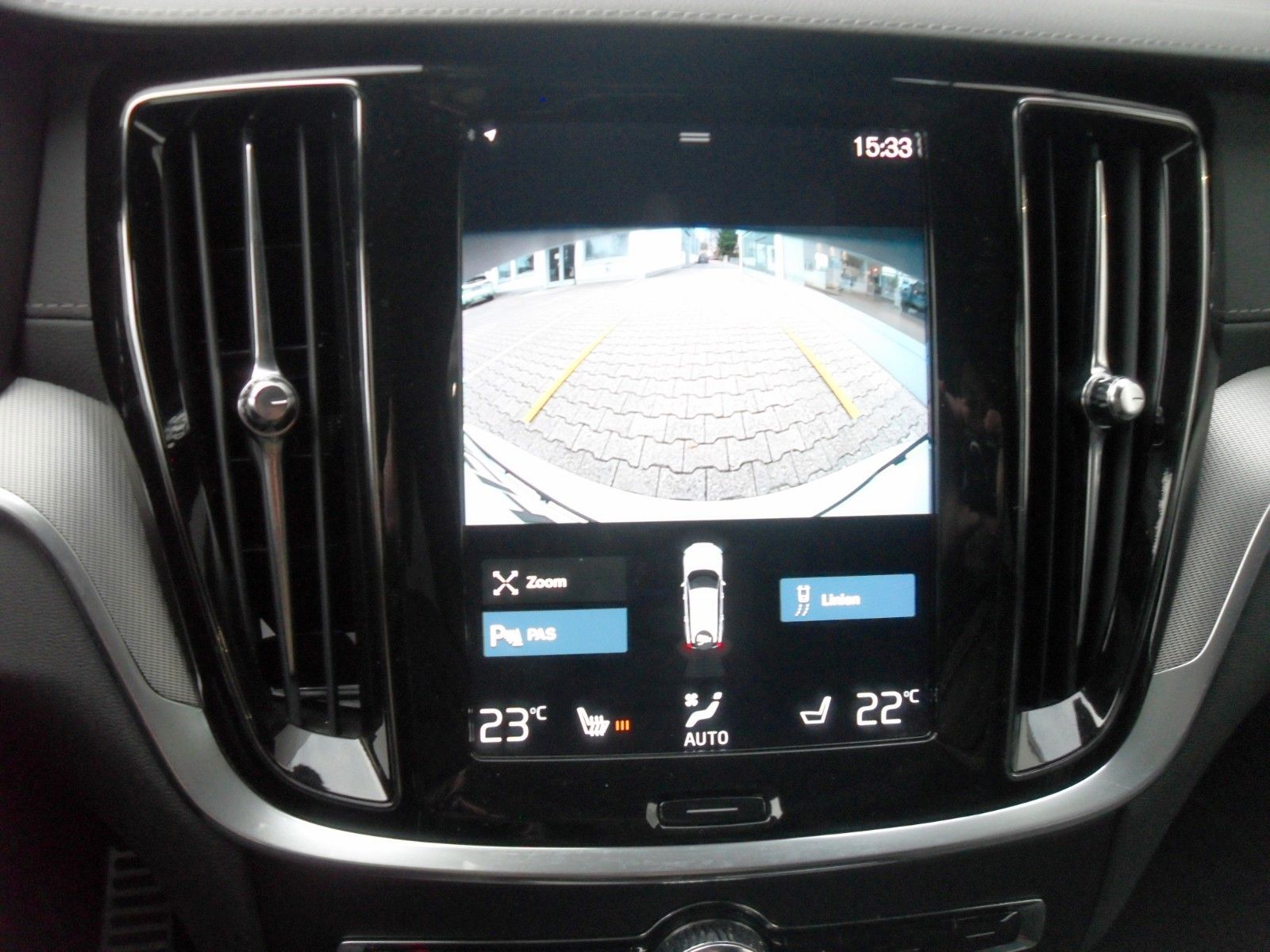 Fahrzeugabbildung Volvo V60 T8 R Design | AWD