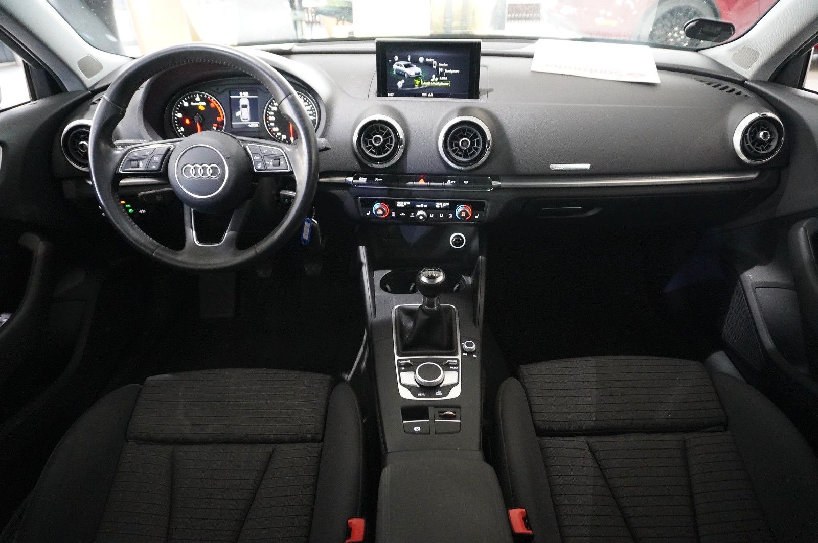 Fahrzeugabbildung Audi A3 Sportback 30 TDI S-LINE NAVI/LED/SH/SPORT/PDC