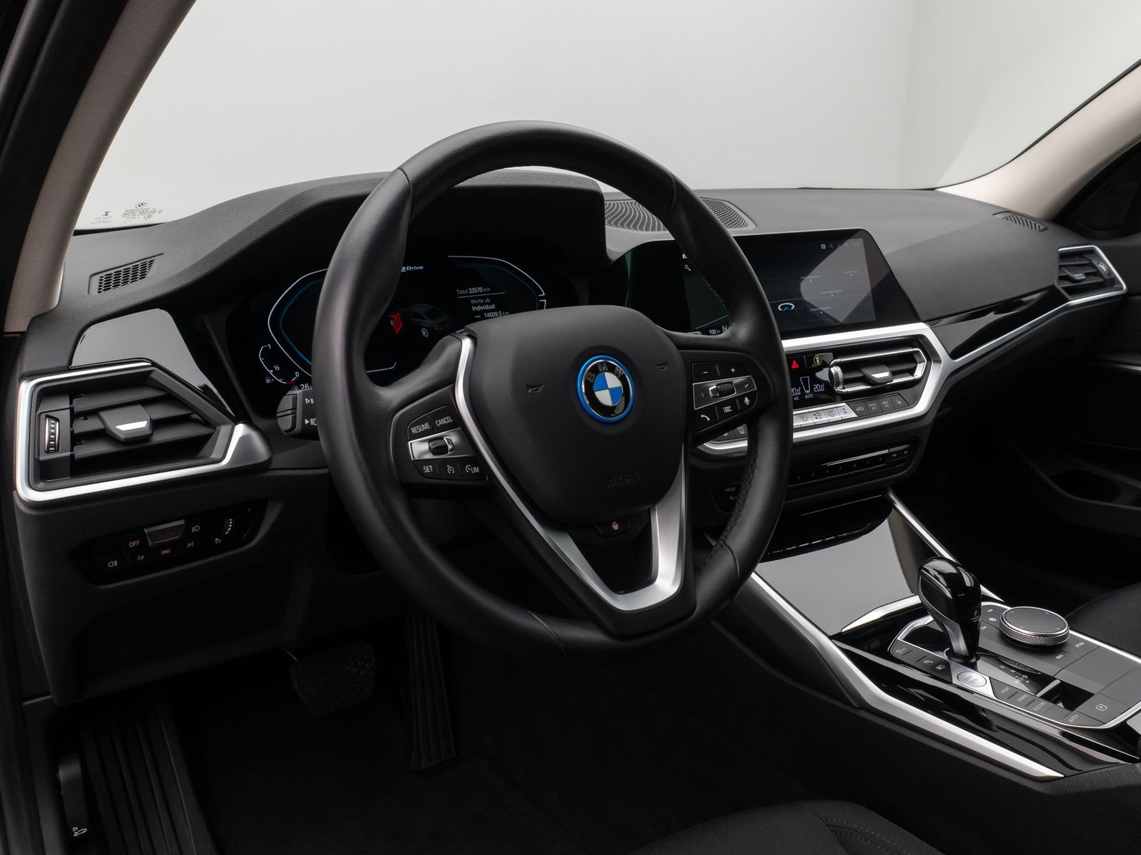 Fahrzeugabbildung BMW 320e Kamera DAB HiFi Lenkradheizung Alarm Parkas