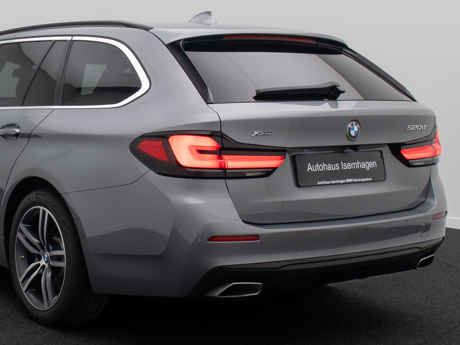 Fahrzeugabbildung BMW 520d xD Kamera HUD DAB AHK Alarm ACC Laser Sport