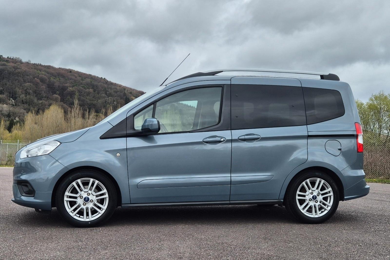 Ford Tourneo Courier 1.5 TDCi Titanium, AHK.