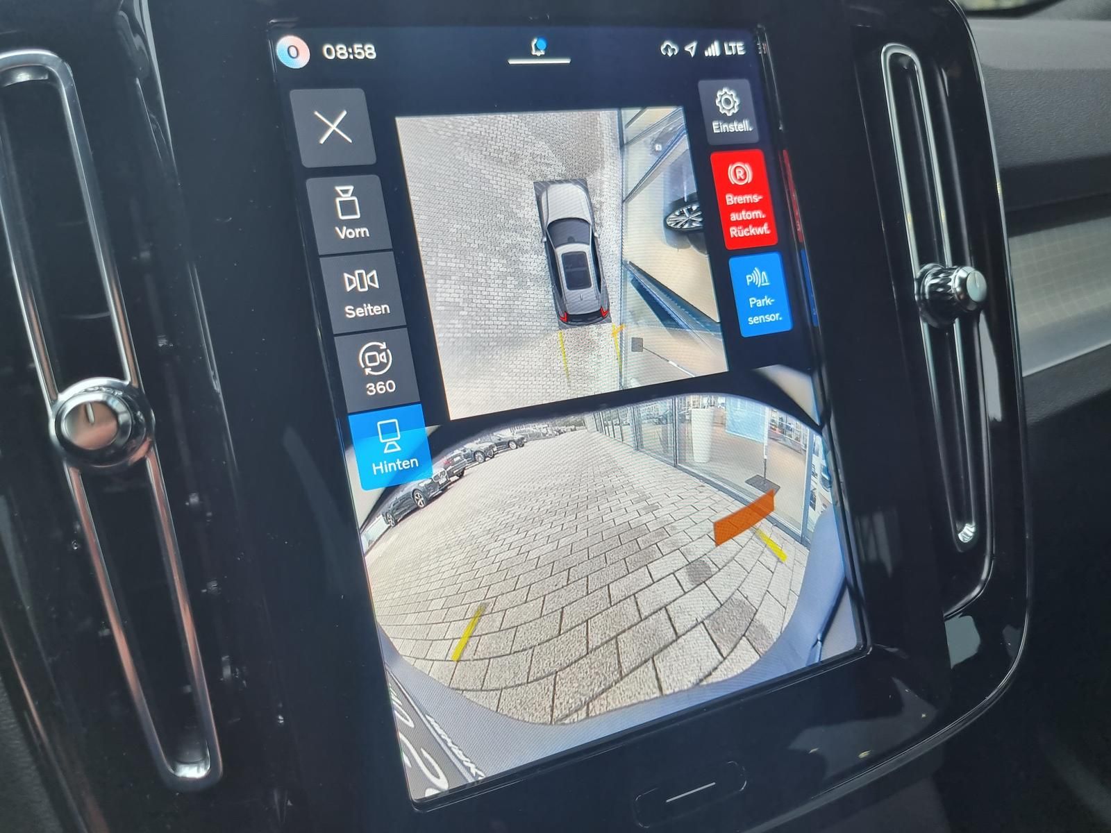 Fahrzeugabbildung Volvo XC40 B3 Plus Black Edition 'Standheizung'