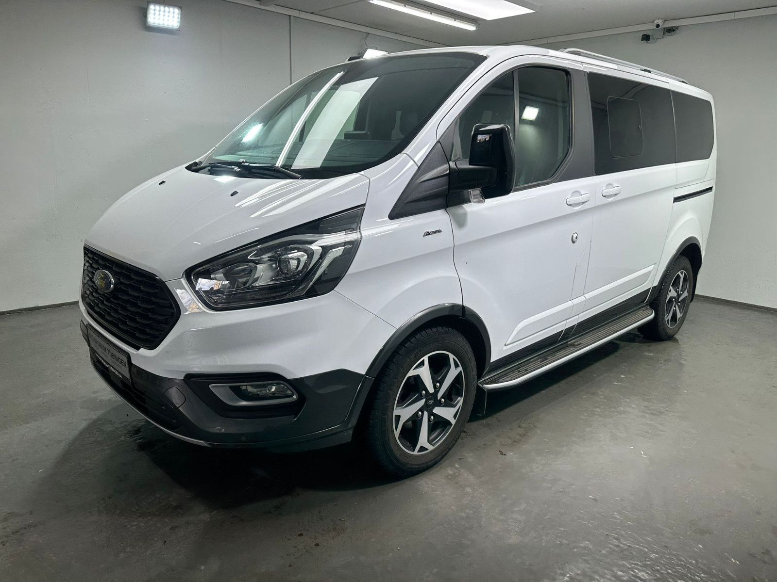 Fahrzeugabbildung Ford Tourneo Custom 320  L1H1 *AHK*ACTIVE*8-Sitzer*