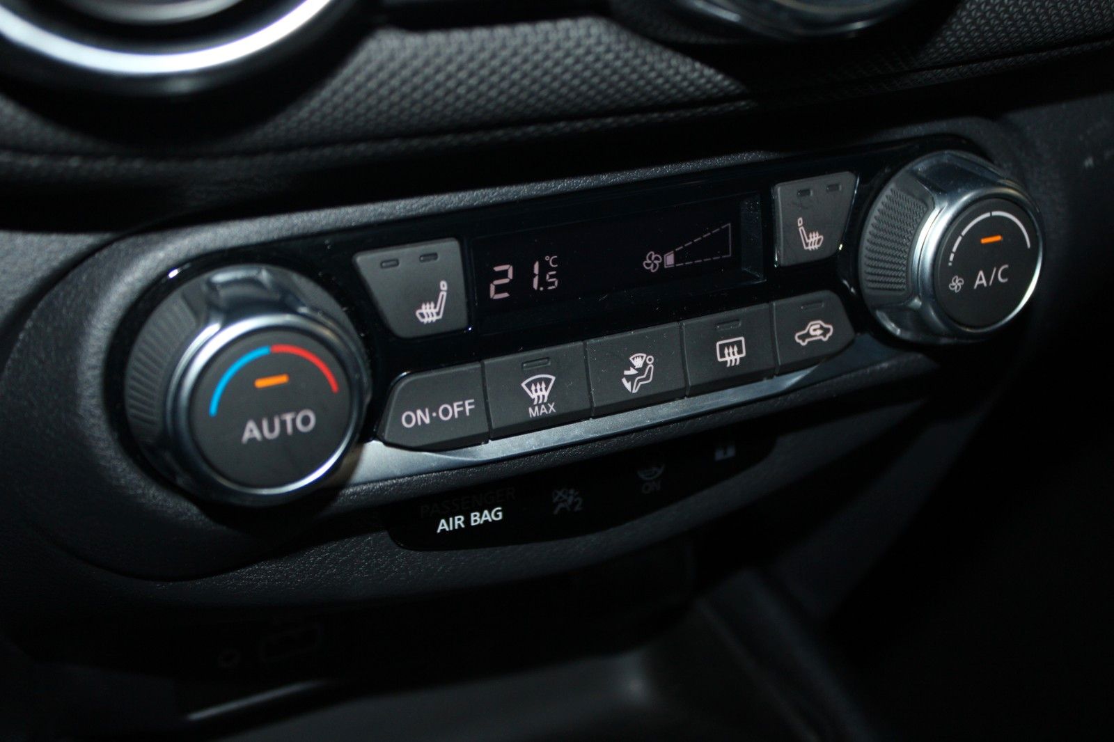 Fahrzeugabbildung Nissan JUKE ACENTA DAB NAVI LED Kamera SHZ aus 1.Hand