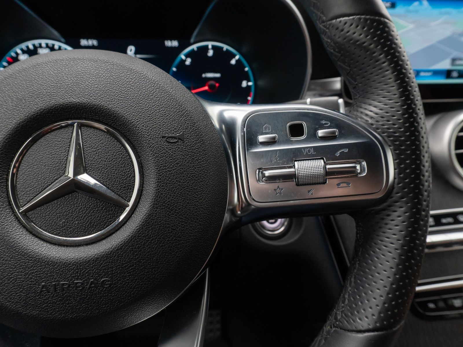 Fahrzeugabbildung Mercedes-Benz GLC 400d Coupe 4Matic AMG Line Kamera AHK Leder