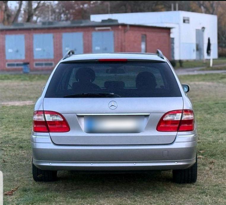 Mercedes-Benz E320 2004 — rear view