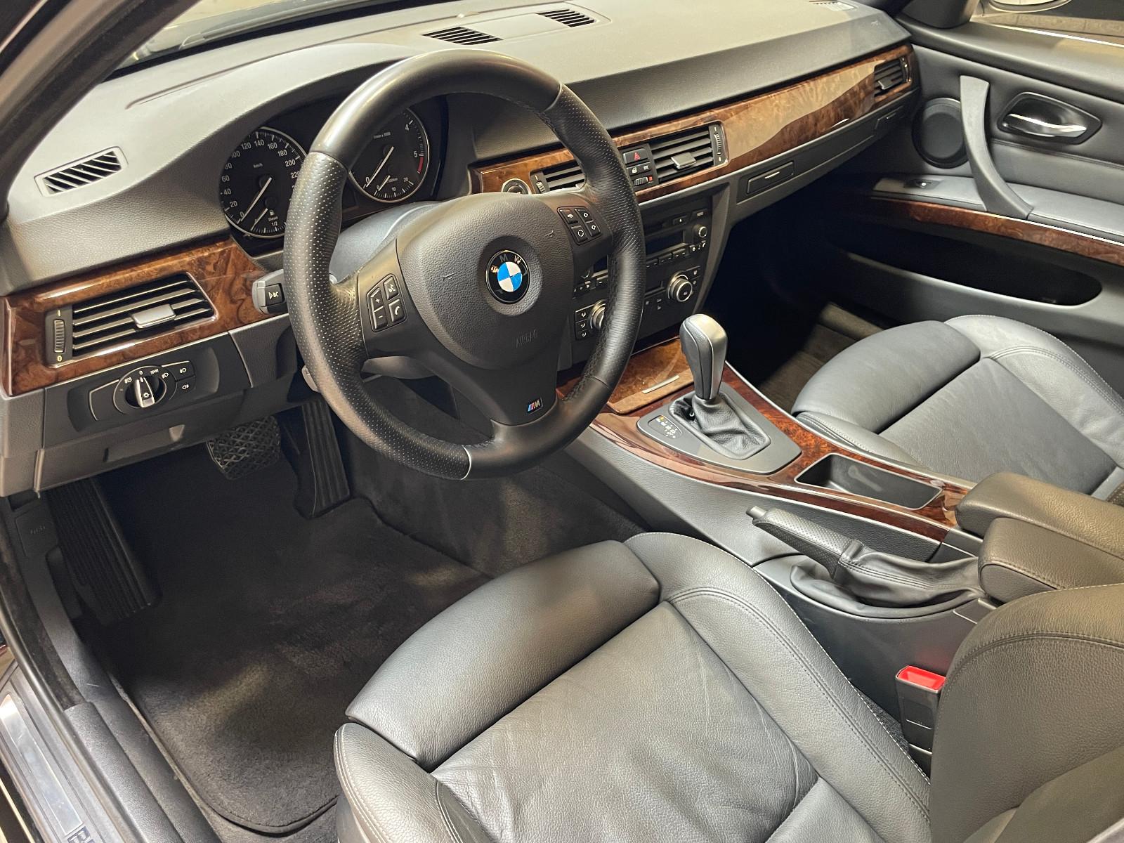 BMW 320 2009 — photo 10