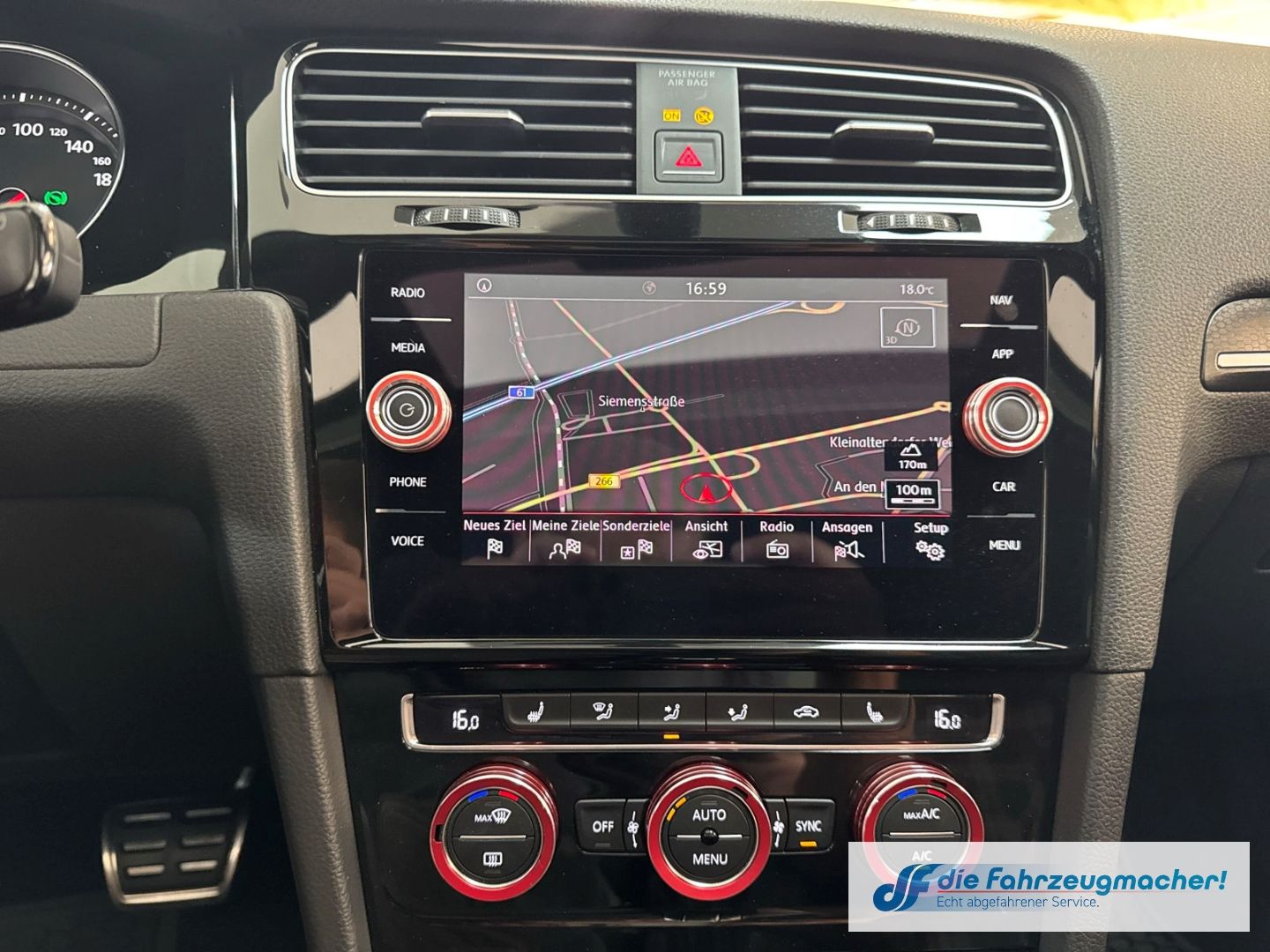 Fahrzeugabbildung Volkswagen Golf VII GTI DSG TOP-Panodach Navi VOLL-LED ACC