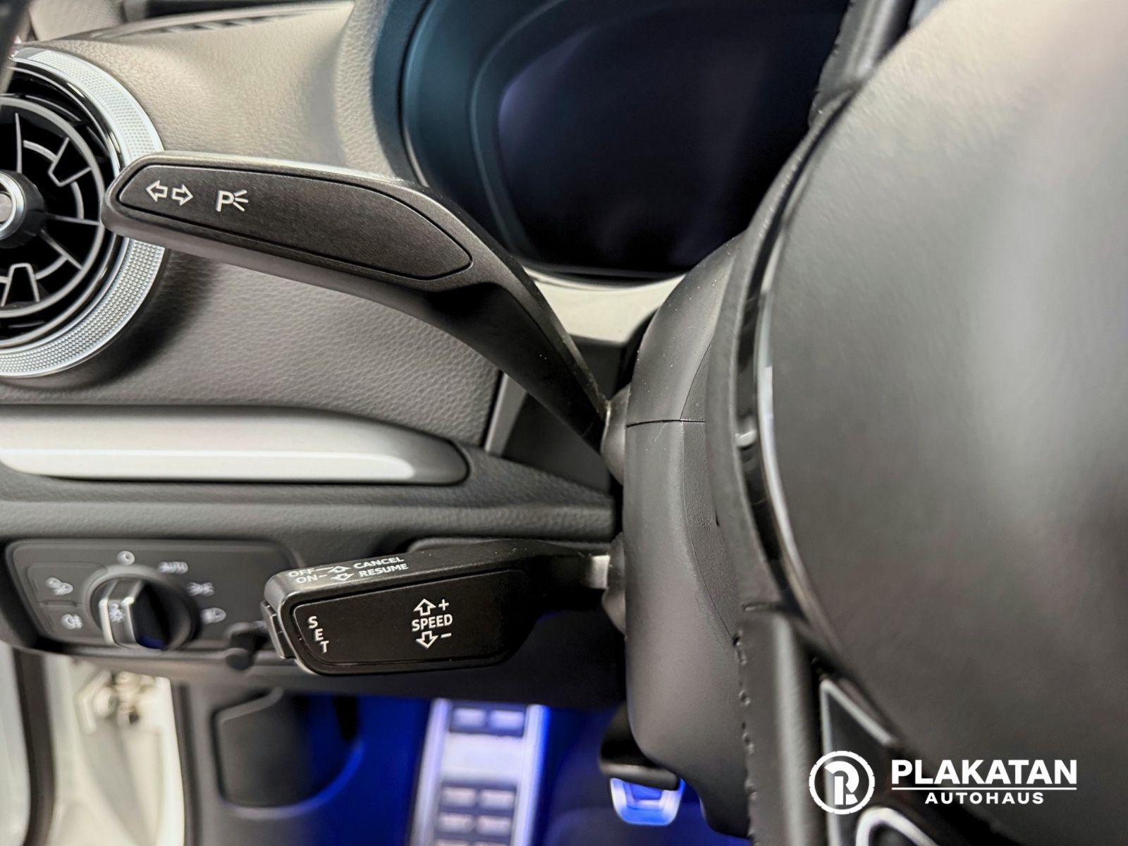 Fahrzeugabbildung Audi A3 Sportback Navi DigitalInstr LED