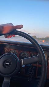 Jeep Cherokee 4.0 (H-Kennzeichen) - Jeep Cherokee mit Benzin-Antrieb: Geländewagen, 4.0