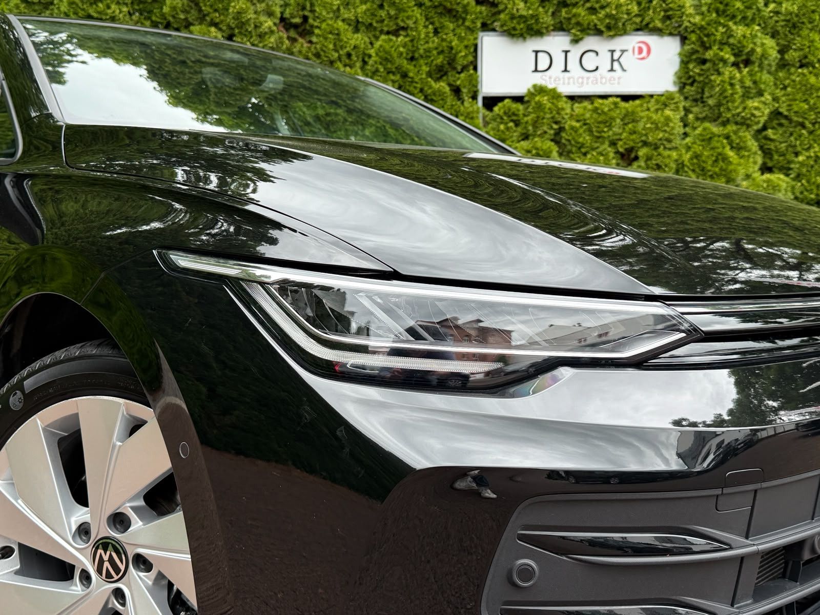 Fahrzeugabbildung Volkswagen Golf 2.0 TDI DSG LIFE LED+KAM+ACC+SHZ+CARPL+AMBI