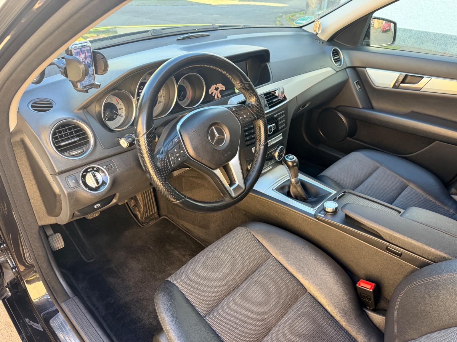 Mercedes-Benz C180 2013 — photo 12