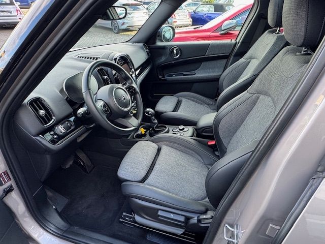 Fahrzeugabbildung MINI Countryman Cooper SE PHEV Classic Trim All4 PANO