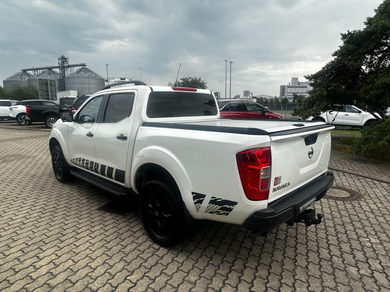 Fahrzeugabbildung Nissan Navara NP300  N-Guard Double Cab 4x4