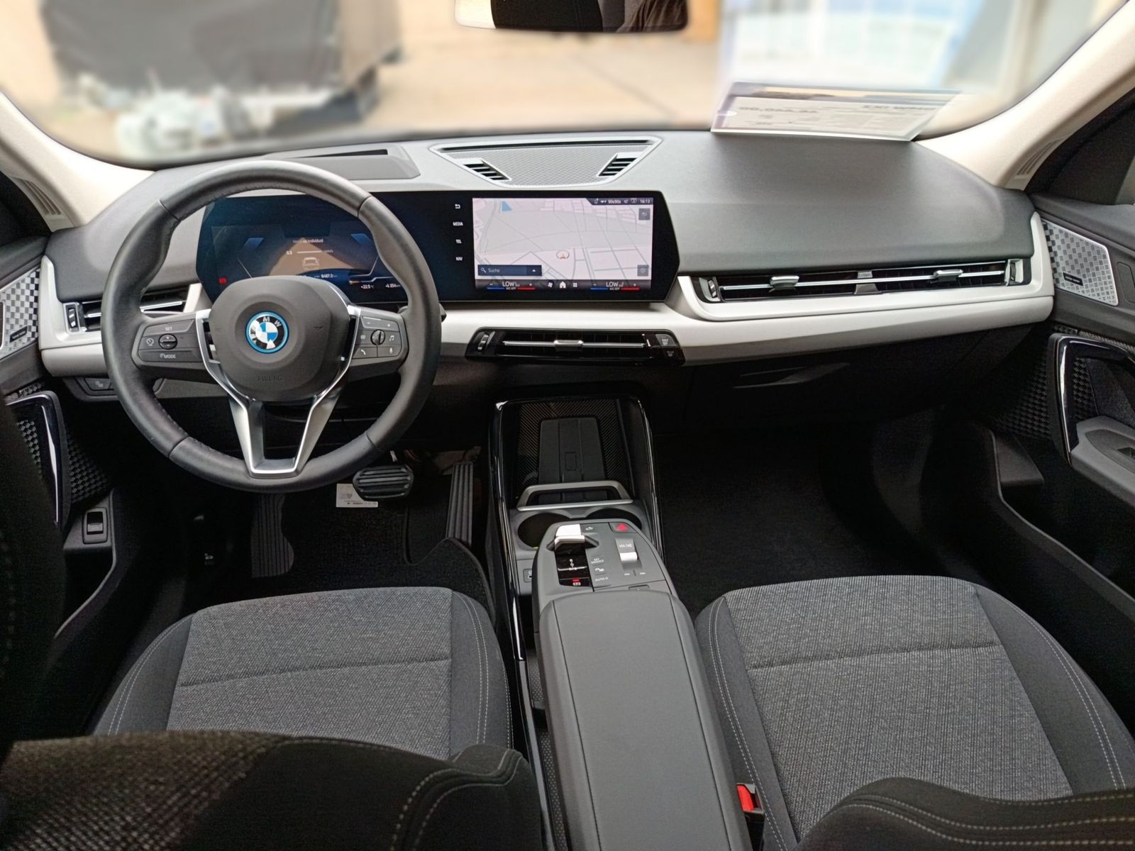 BMW iX2 - Bild 22