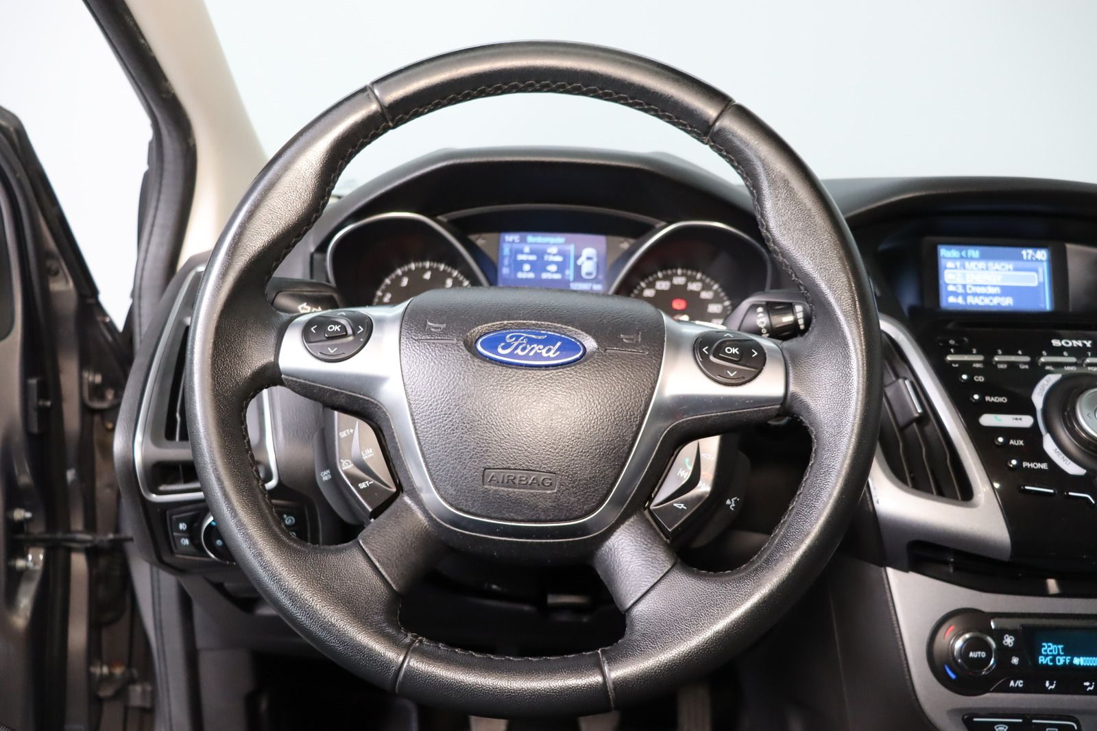 Fahrzeugabbildung Ford Focus 1.6 EcoBoost Turnier Parkassist. * Keyless