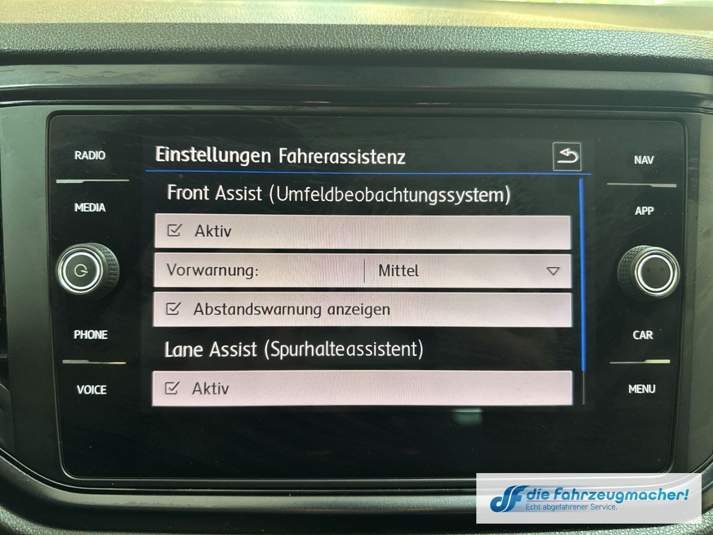 Fahrzeugabbildung Volkswagen T-Roc Basis 1.6 TDI EU6d-T Navi Apple CarPlay An