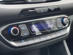 Fahrzeugabbildung Hyundai i30 1.5 T-GDI 48V Trend *Navi*Stzhzg*Kamera*LED*