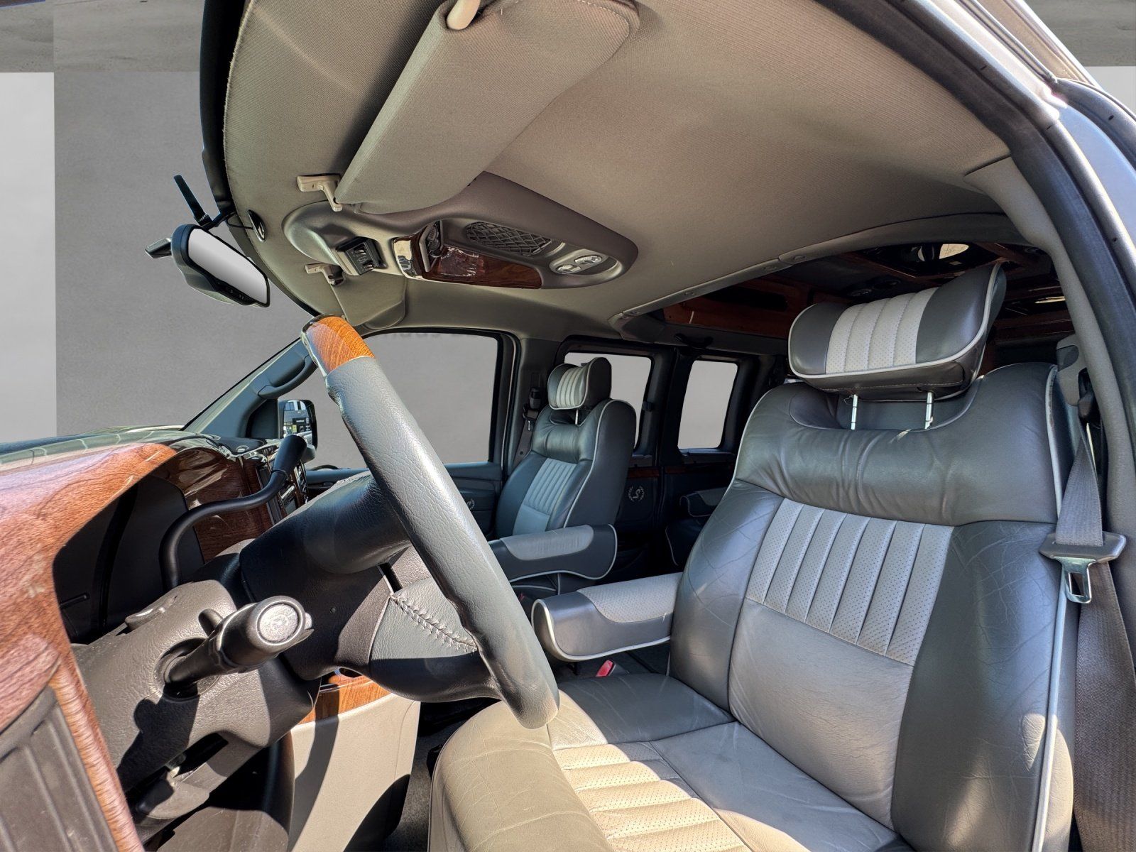 Fahrzeugabbildung Chevrolet Express 1500 Starcraft /Clean Carfax/ DVD/ BETT