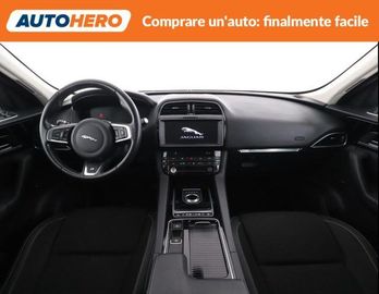 Jaguar F-Pace - 8