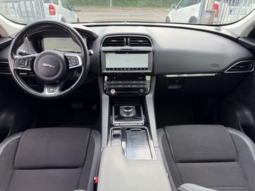 Jaguar F-Pace - 9