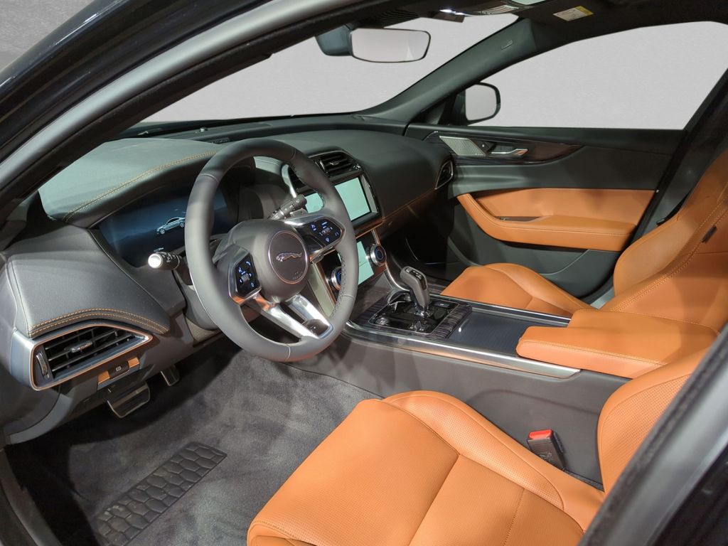 Jaguar XE D200 R-Dynamic HSE FAHRASSISTENZ-PAKET PANORA