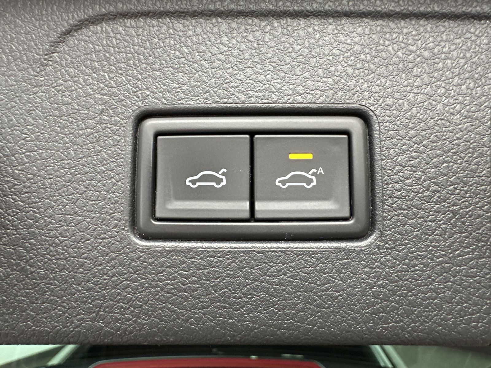 Fahrzeugabbildung Volkswagen Passat Variant 2.0 TDI 4M R-Line NAV+MED+PANO+PP
