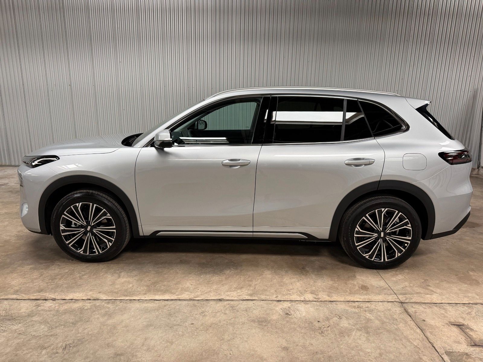 Geely Starray EM-i 1.5 PHEV EM-i Max+ 29,8 kWh Pano